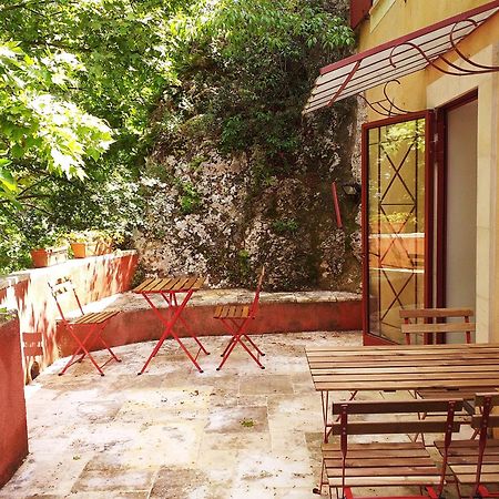 Maison Au Coeur De Fontaine De Vaucluse, Nichee Sur Le Rocher Et Surplombant La Sorgue 외부 사진
