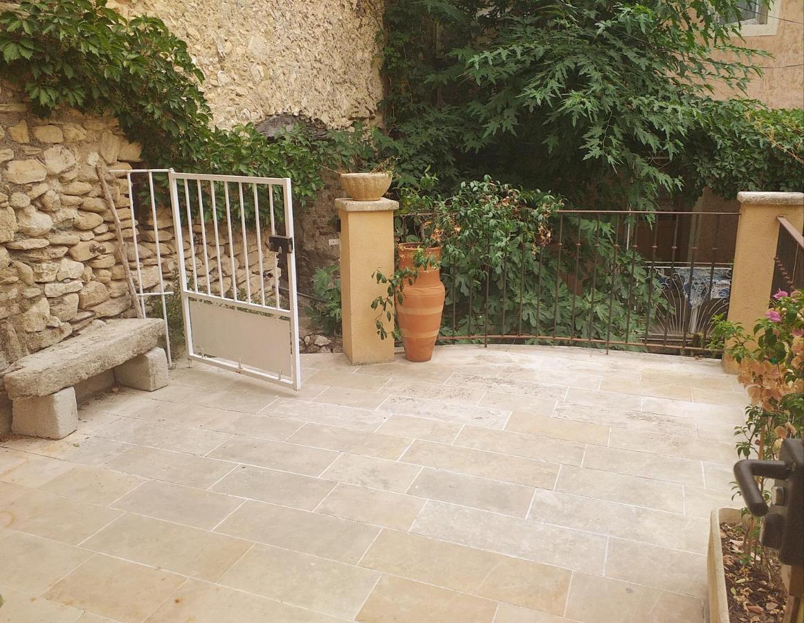 Maison Au Coeur De Fontaine De Vaucluse, Nichee Sur Le Rocher Et Surplombant La Sorgue 외부 사진