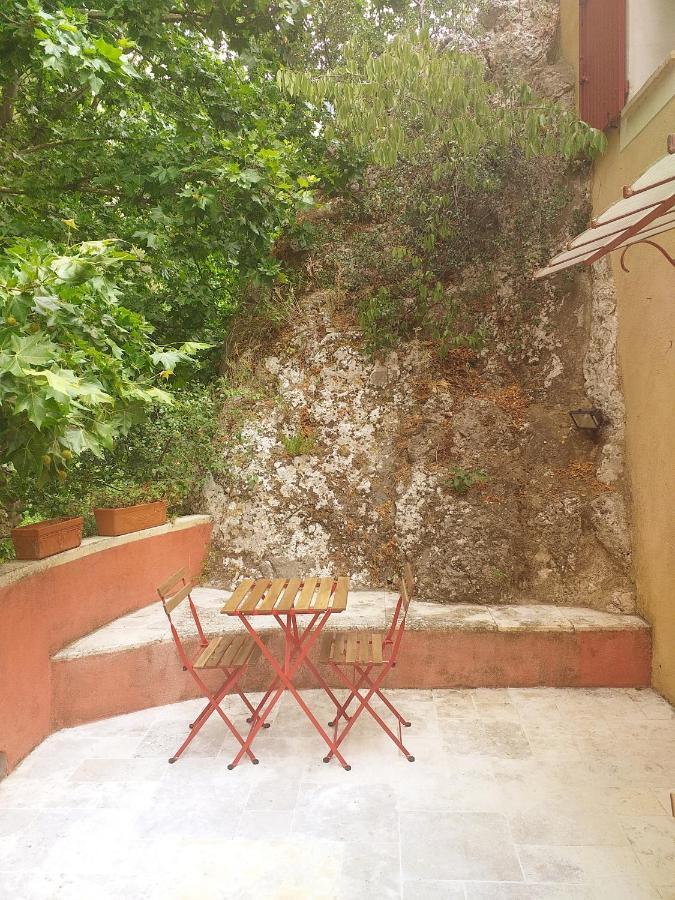 Maison Au Coeur De Fontaine De Vaucluse, Nichee Sur Le Rocher Et Surplombant La Sorgue 외부 사진