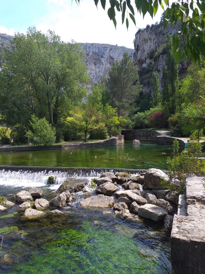 Maison Au Coeur De Fontaine De Vaucluse, Nichee Sur Le Rocher Et Surplombant La Sorgue 외부 사진