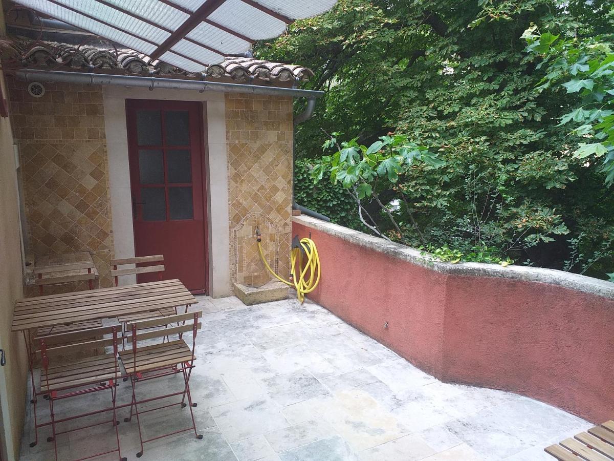 Maison Au Coeur De Fontaine De Vaucluse, Nichee Sur Le Rocher Et Surplombant La Sorgue 외부 사진